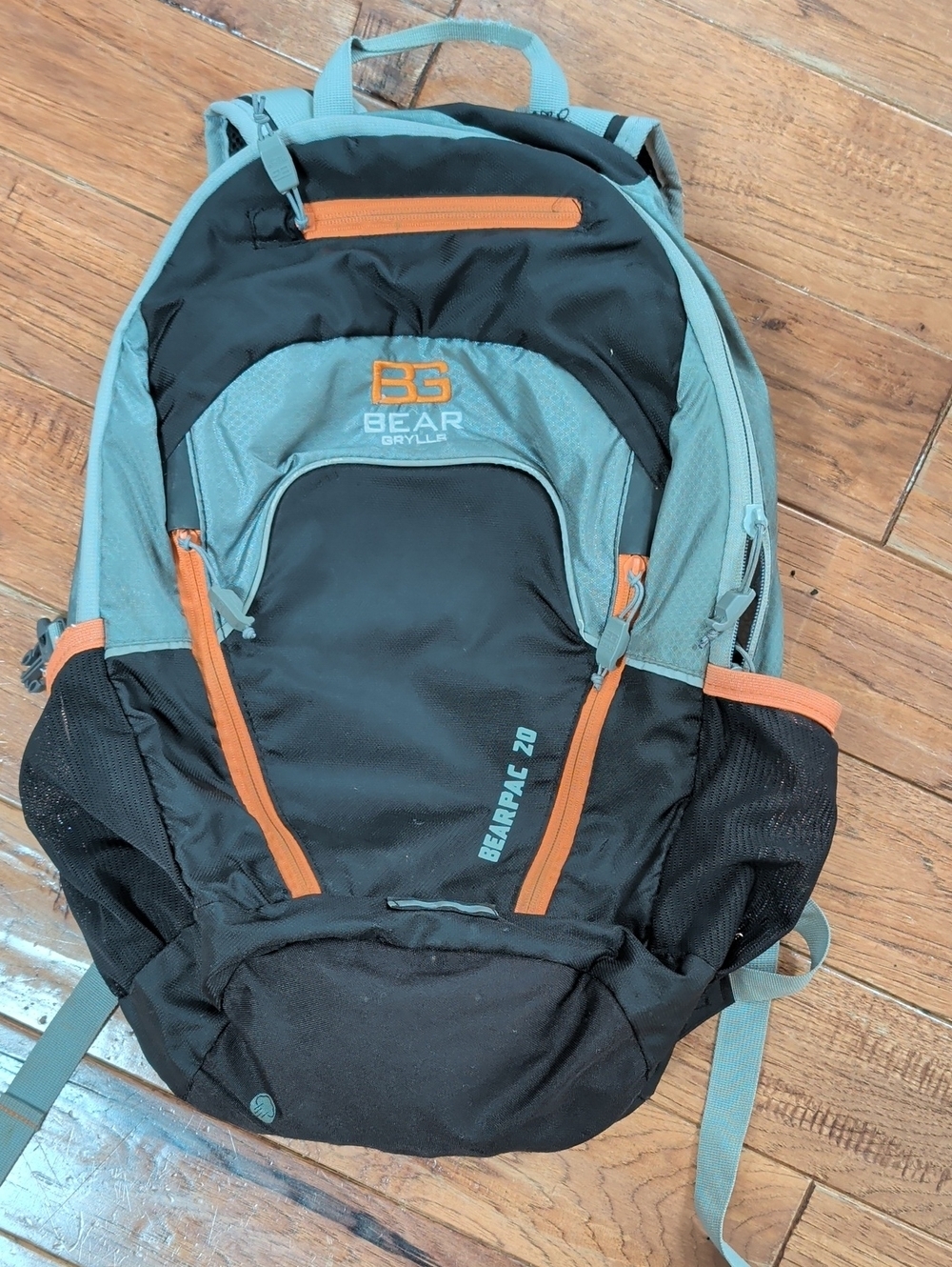 Bear Grylls Bearpac 20 Black & Gray Bearpack 20 Backpack
